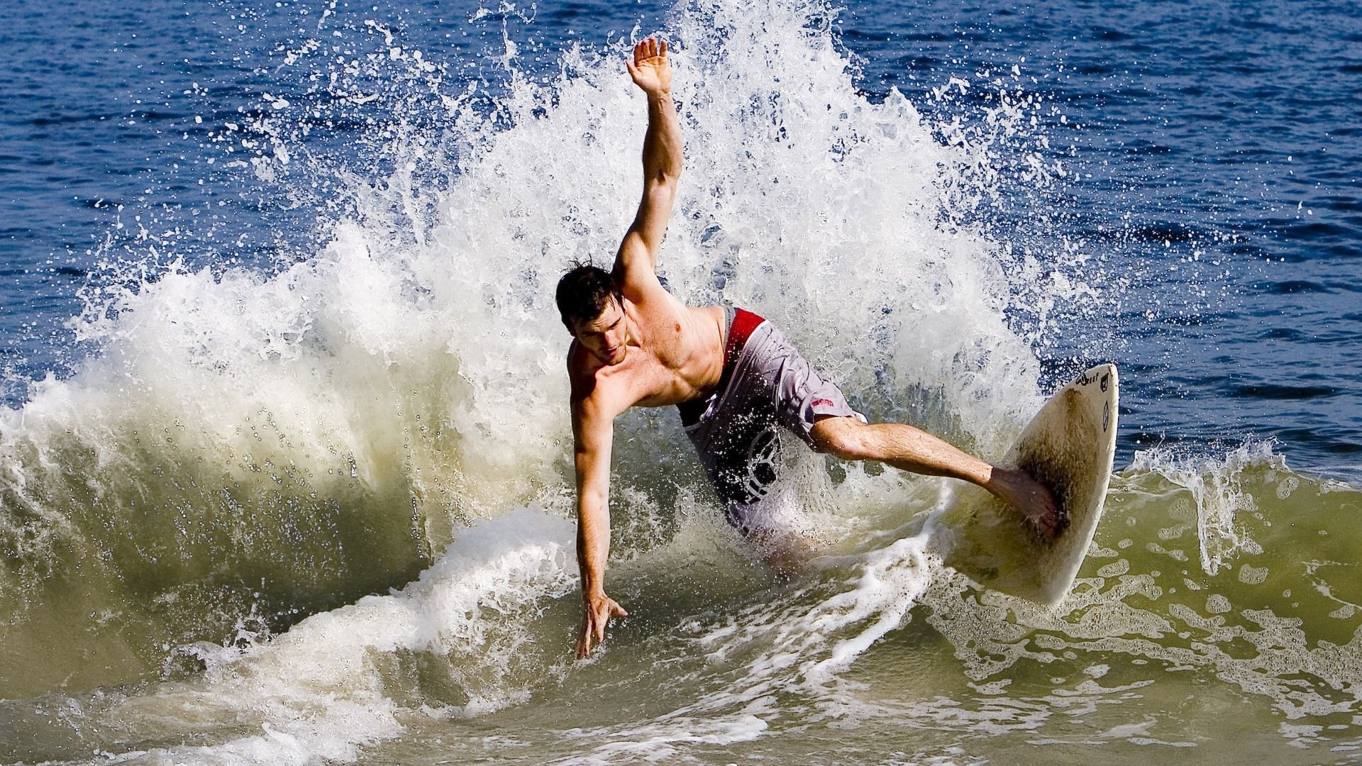 开云平台-澳大利亚袋鼠队的突破型前锋线成为橄榄球锦标赛的最大亮点，澳大利亚袋鼠强壮